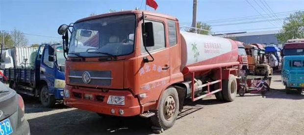 出售洒水车